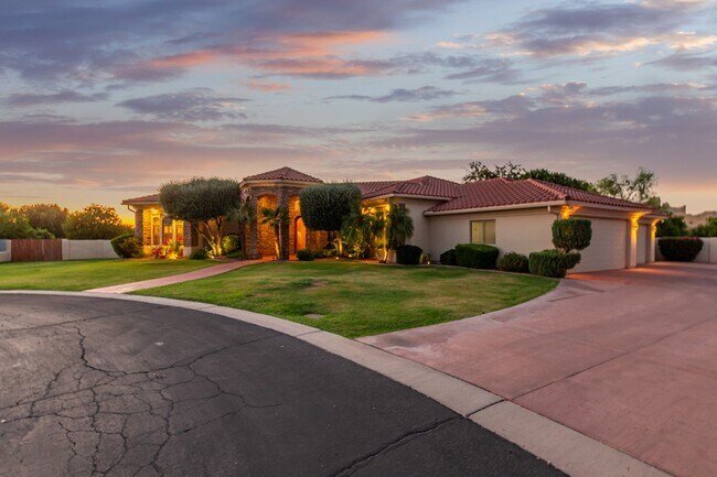Building Photo - Remarkable 5Bed/4Bath home is in the prest...