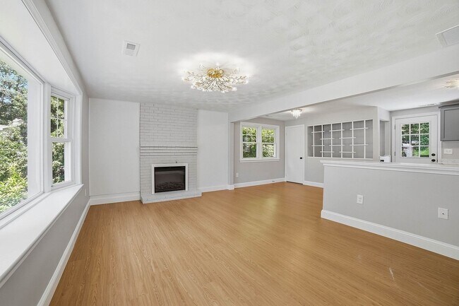 Foto del edificio - 44 Topsfield Cir