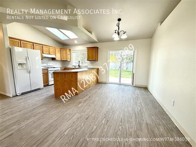 Building Photo - 8071 Waterside Ave