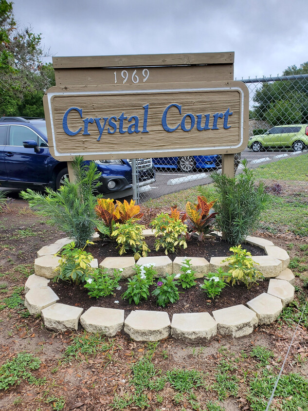 Foto principal - Crystal Court Apartments