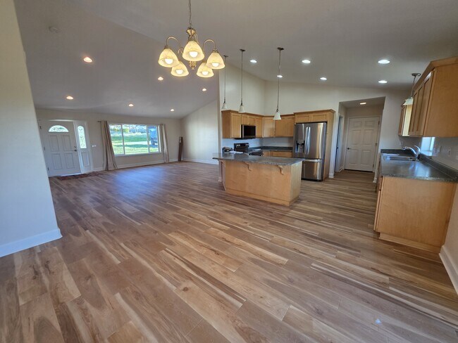 Foto del edificio - 15840 Pedrioli Dr