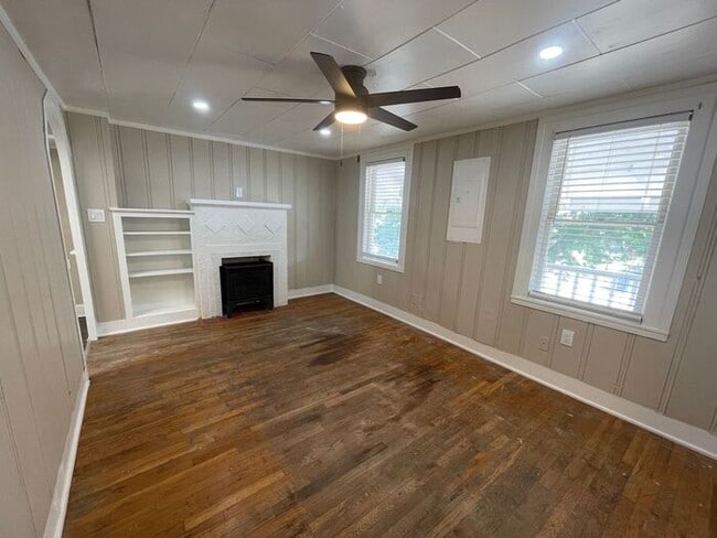 Photo - Simply the BEST! Adorable 1 Bedroom/1 Bath... House