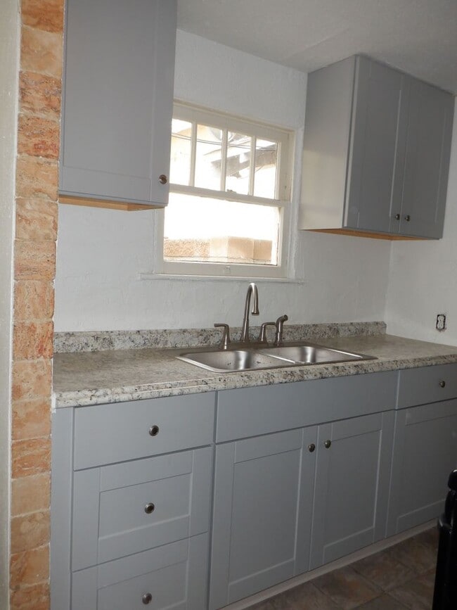 Building Photo - Charming home in Tehachapi - Move In Special: 1/2 off First Month's Rent!
