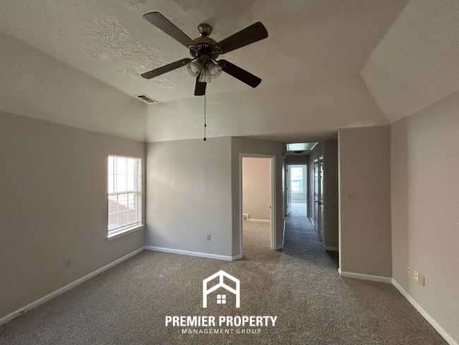 Building Photo - 7845 Shadowland Dr
