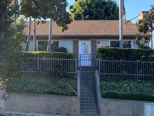 Building Photo - 1107 Maple St
