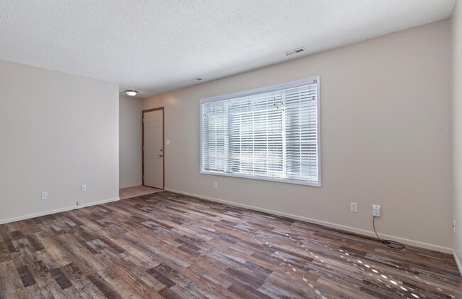Foto del edificio - 2 bed 1 bath Duplex unit in Milwaukie Hect...