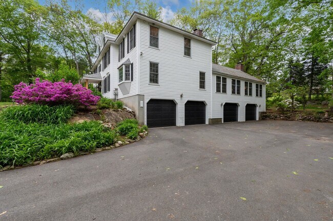 Foto del edificio - 4 Rockwood Ln