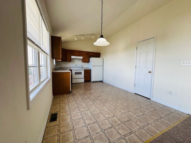 Foto del edificio - 4 Bedroom 2.5 Bath House with 1 Car Garage