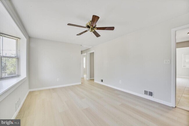 Foto del edificio - 5031 Laguna Rd