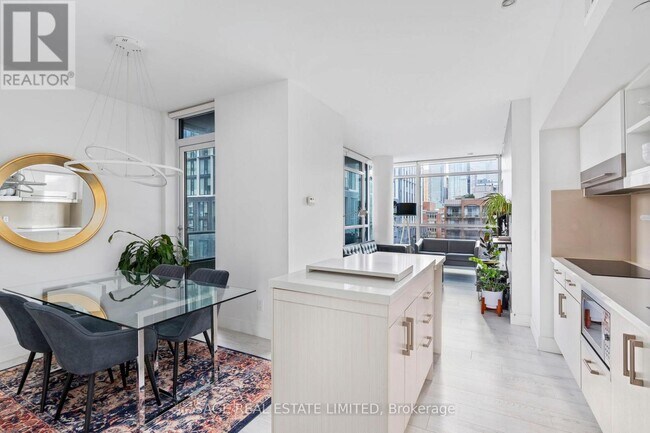 Building Photo - 39 Sherbourne St