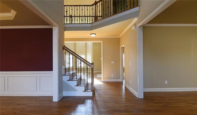 Foto del edificio - A stunning 5-bedroom, 4-bathroom home in B...