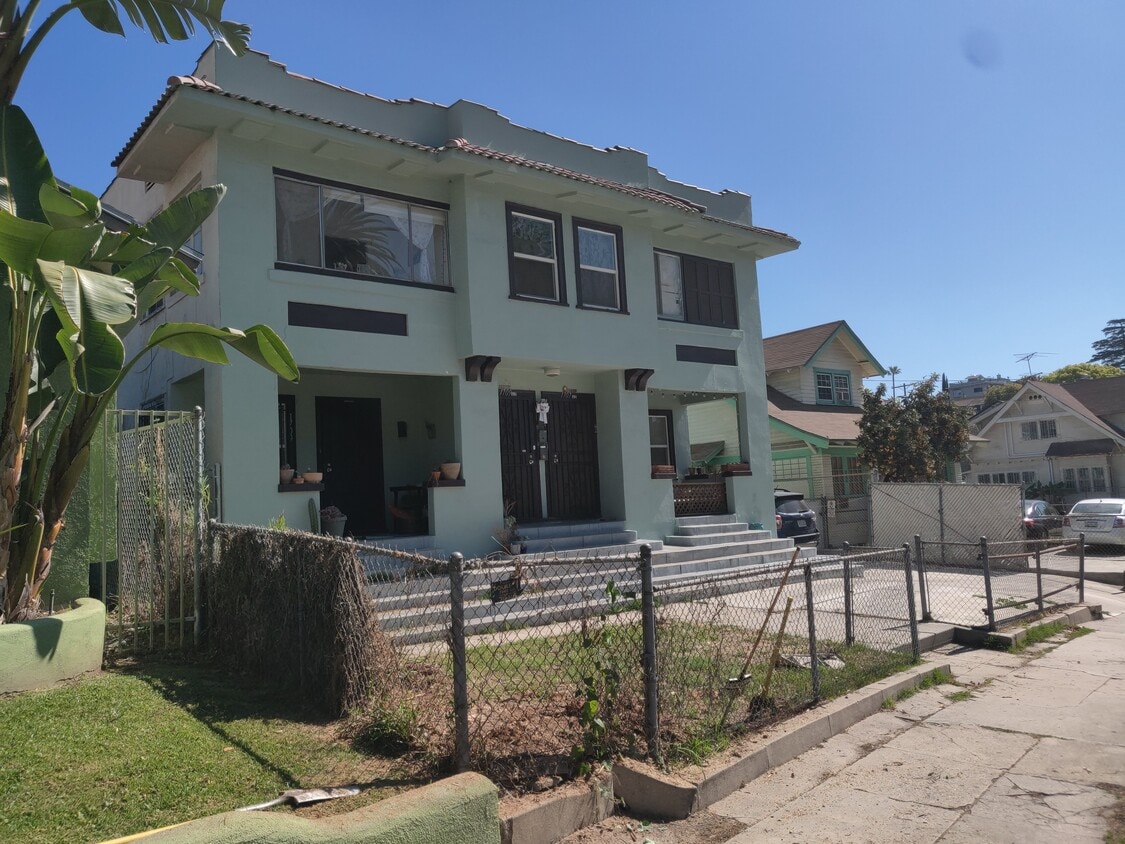 Front view of the quadruplex - 1709 1/2 Park Ave