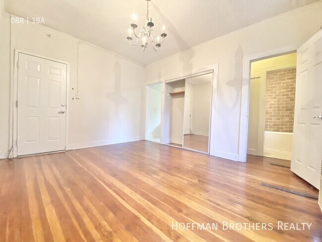 Building Photo - 532 S Coronado St