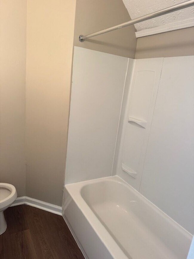 Foto del edificio - Newly Remodeled 3BR/1.5BA Townhome - Bates Hendricks