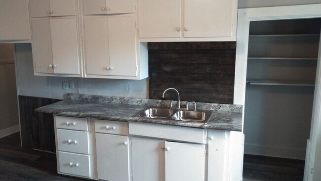 Foto del edificio - 720 N Chestnut Ave