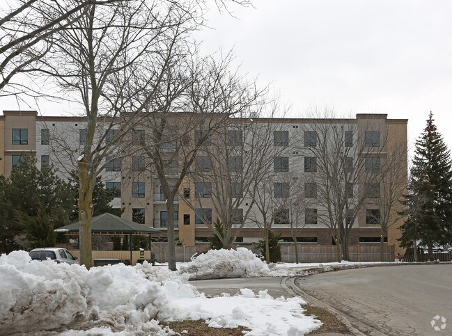 Photo du bâtiment - Fairview Condominiums