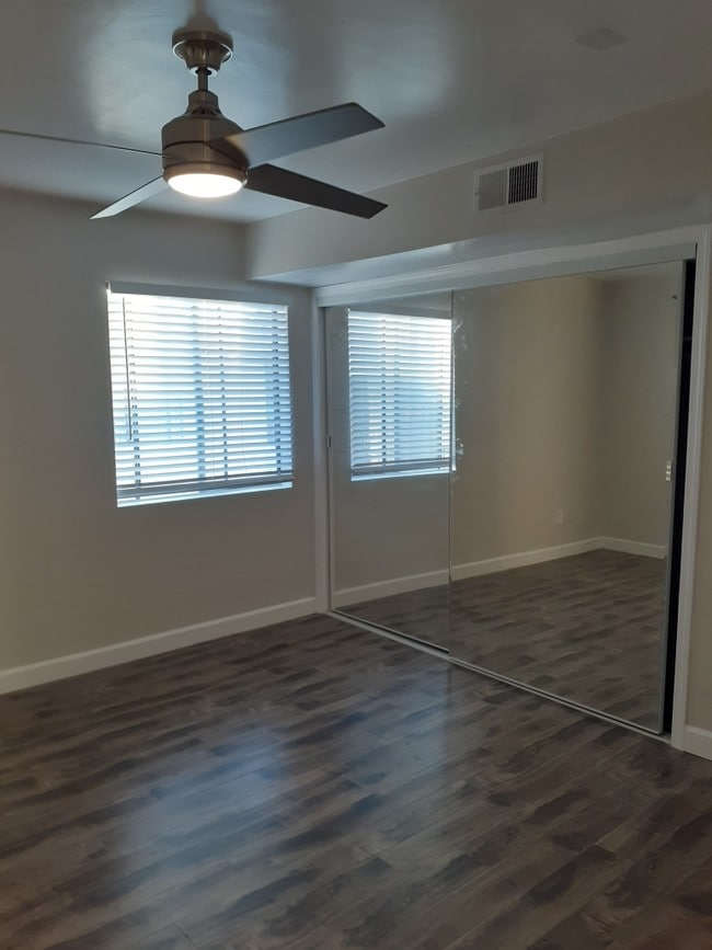 Foto del edificio - 7437 Haskell Ave