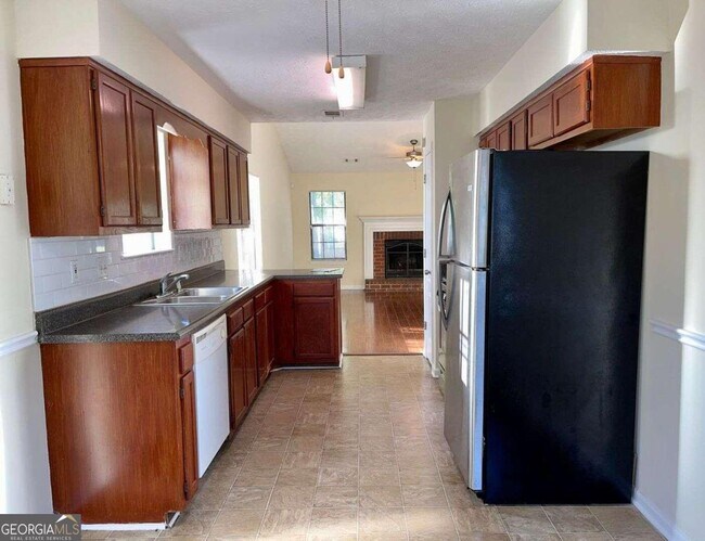 Building Photo - 1571 Carriage Ln