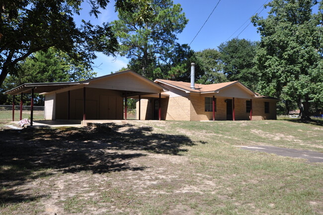 Foto del edificio - COMING SOON! 3 Bedroom 1.5 Bath Rental in ...