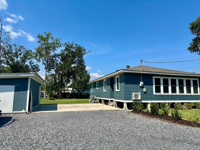 Foto del edificio - 12149 J C Rd