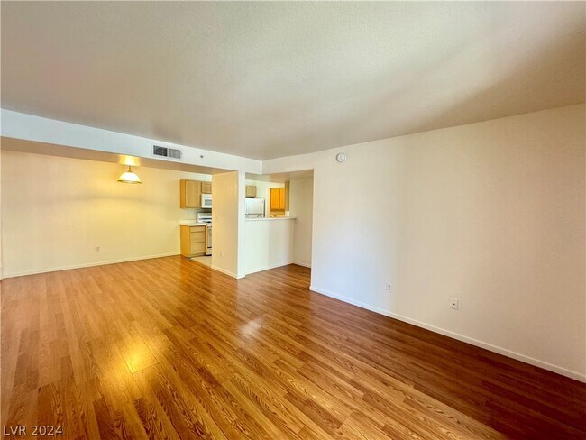 Foto del edificio - 950 Seven Hills Dr