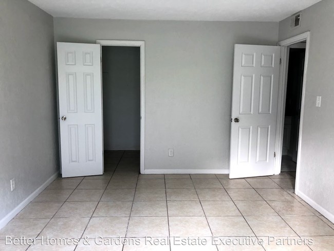 Building Photo - 2219 Walden Dr