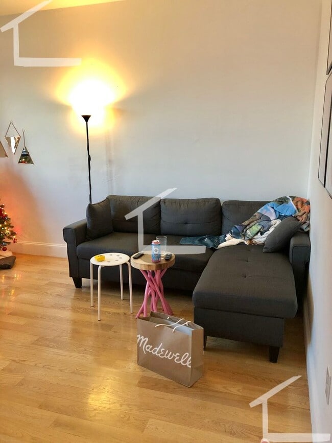 Foto del edificio - Large 3 Bedroom in South End, Eat-in Kitch...