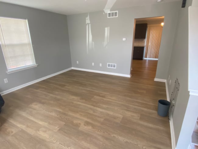 Building Photo - 312 Vincent Cir