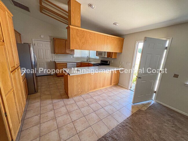 Building Photo - AVAILABLE JULY - Country Home in Creston -...