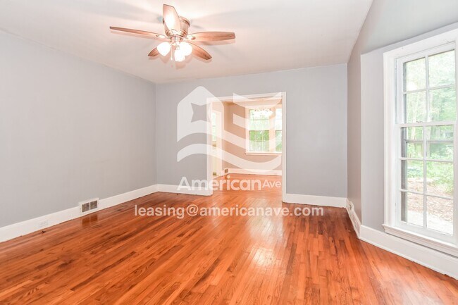 Foto del edificio - 300 Summerlea Dr
