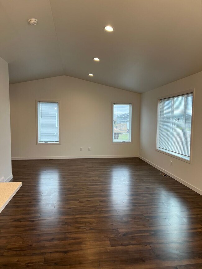 Building Photo - New 3 Bedroom/2.5 Bathroom House - Rent Wi...