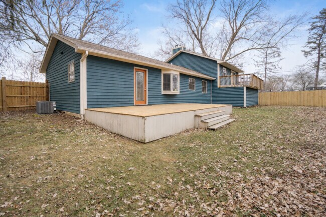 Foto del edificio - 1414 W Northeast Shore Dr