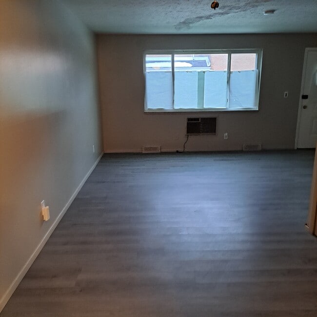 Living Room - 23756 Banbury Cir