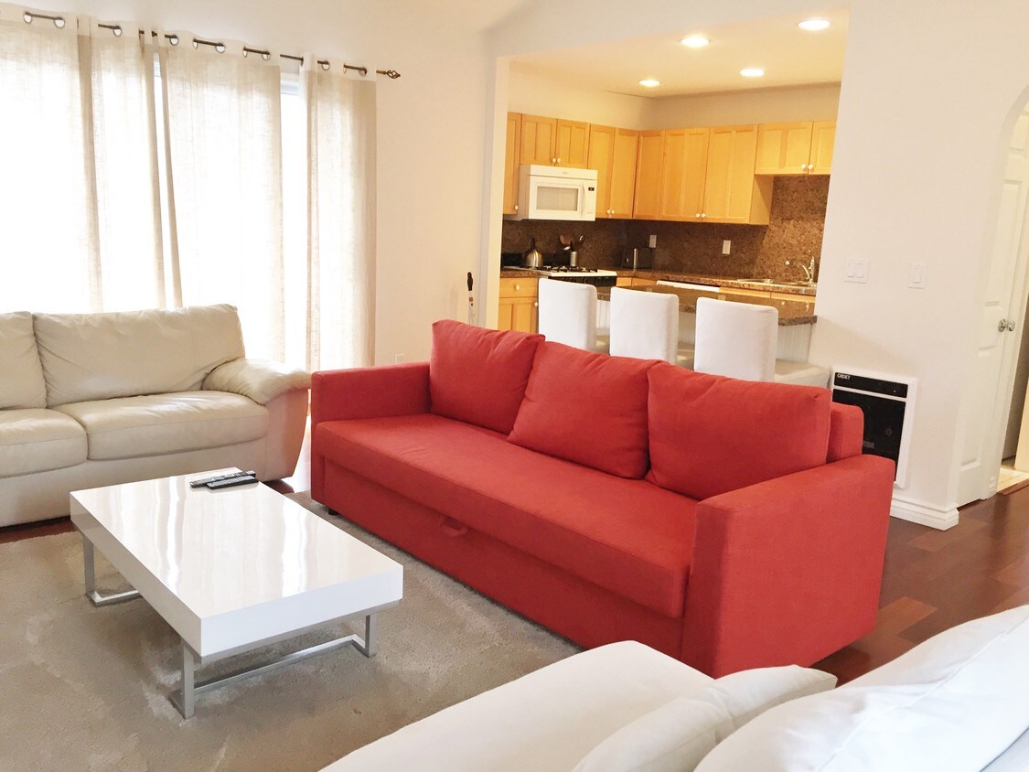 300 Bay St Unit 17, Santa Monica, CA 90405 Room for Rent in Santa