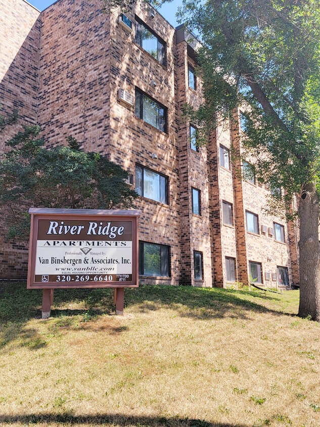 Exterior - River Ridge Apartments