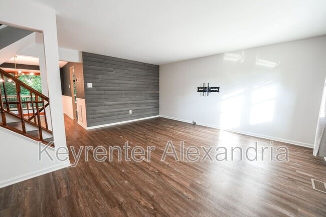 Foto del edificio - 6626 Birchleigh Way