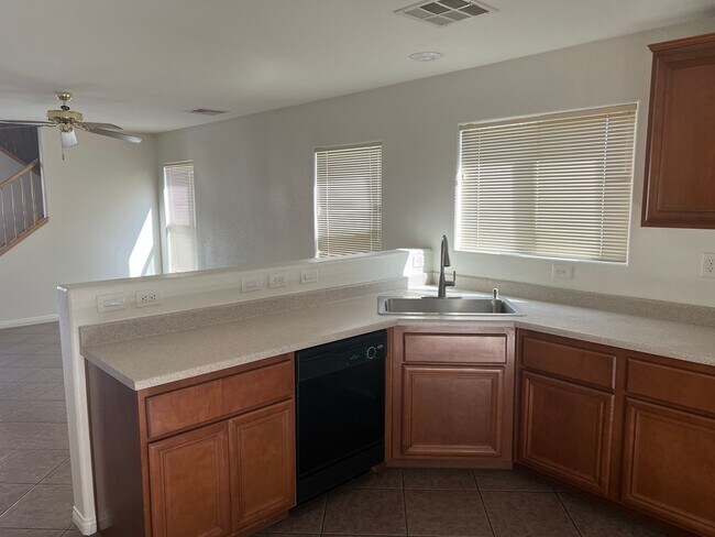 Foto del edificio - Beautiful 2 Bedroom 2.5 Bathroom Home in N...