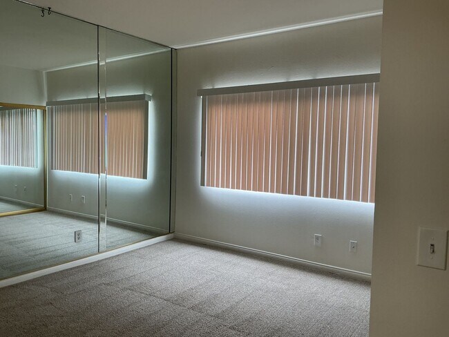 Foto del edificio - 11630 Warner Ave