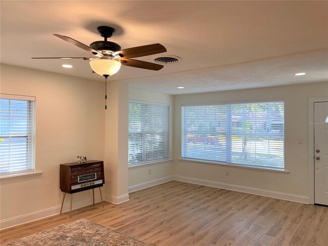 Foto del edificio - 309 W Palm Dr