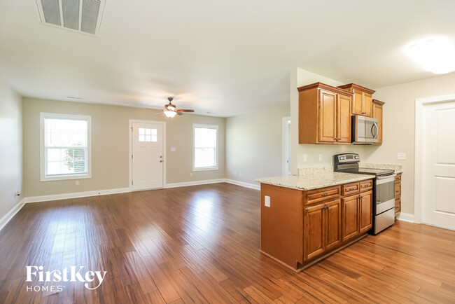 Building Photo - 438 Garland Dr