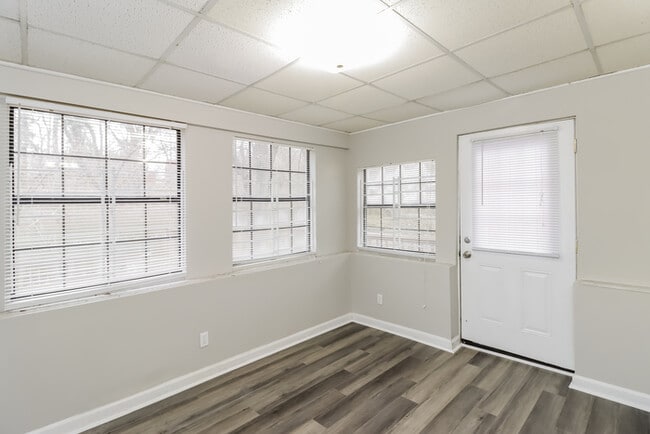 Building Photo - 1061 Albany Terrace