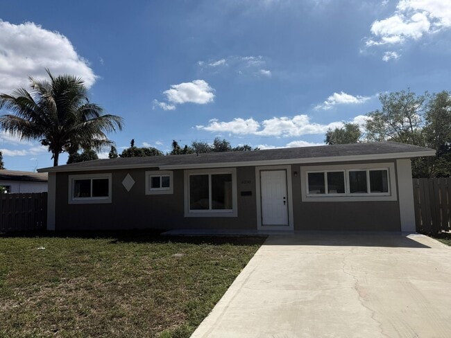 Building Photo - 6230 NW 18th Ct