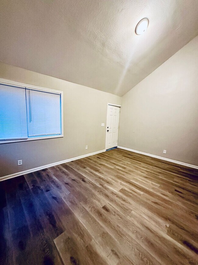 Foto del edificio - Awesome 2 Bedroom 1 Bath Ranch with BONUS ...