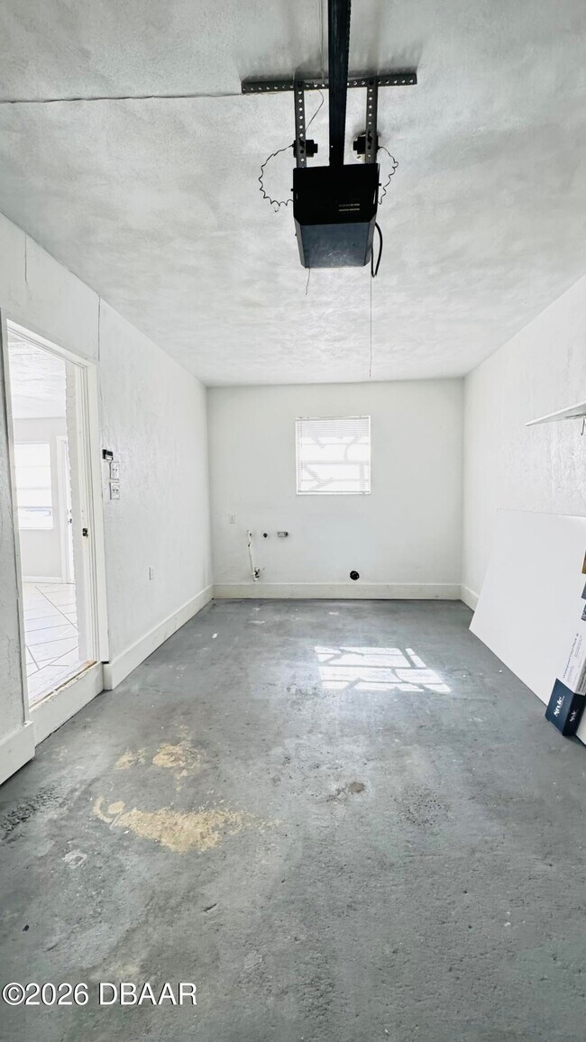 Building Photo - 374 S Halifax Dr