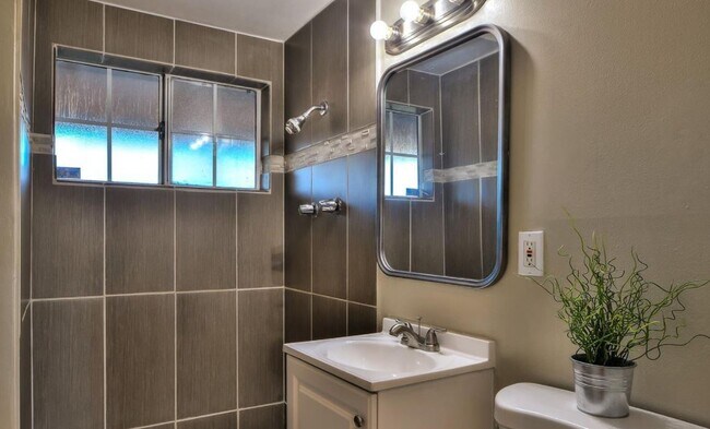 Foto del edificio - 1206 Elliott Dr