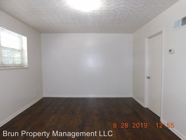 Building Photo - 3216 Garden Dr