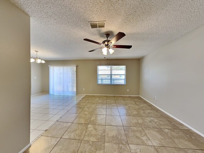 Foto del edificio - 2660 Knoll St E