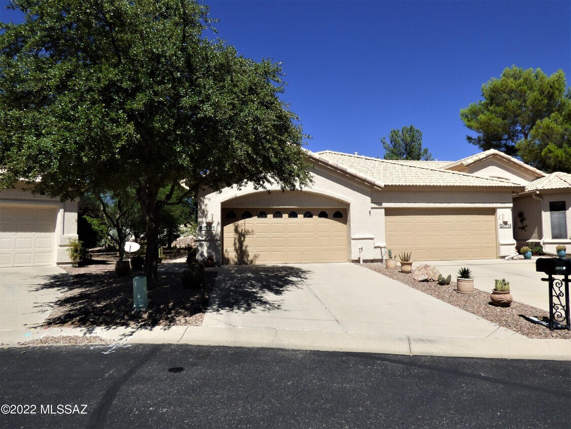 Primary Photo - 63692 E Holiday Dr