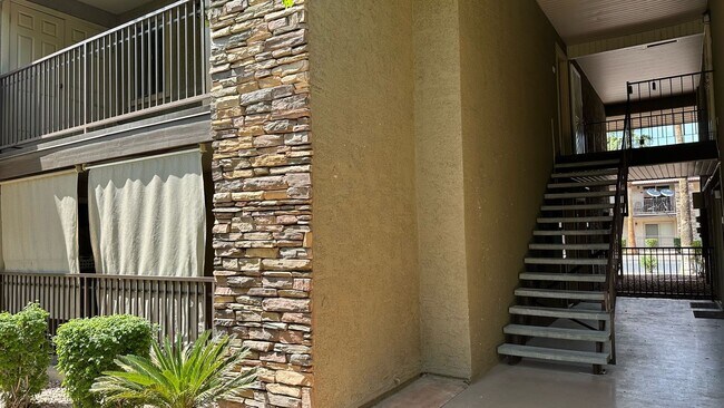 Foto del edificio - 1 Bedroom Condo with community pool & tenn...