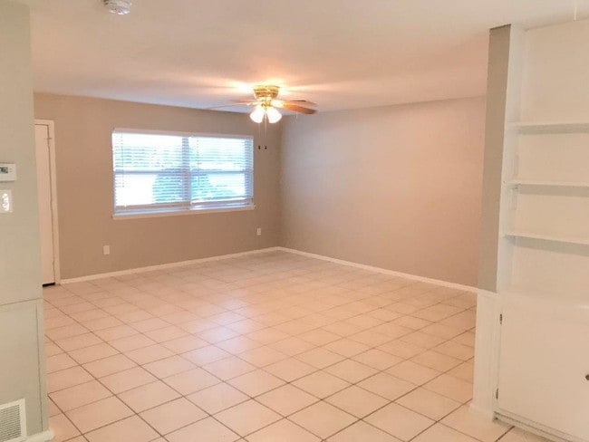 Building Photo - 1212 Cavender Dr